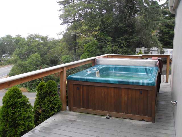 pubGallery/gal/Outside_pictures/HotTub.jpg